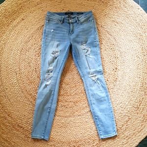 Judy Blue Peter Mid Rise Distressed Skinny Jean